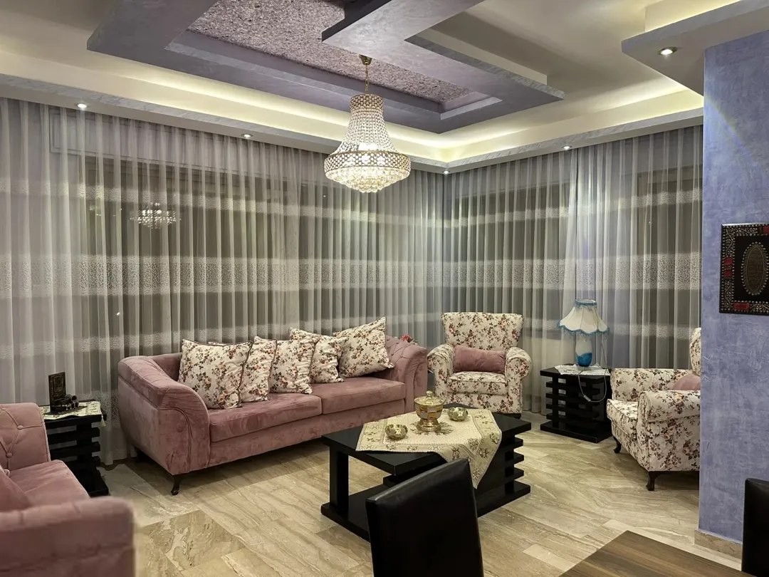 شقة فاخرة مفروشة للإيجار | ID 737357
