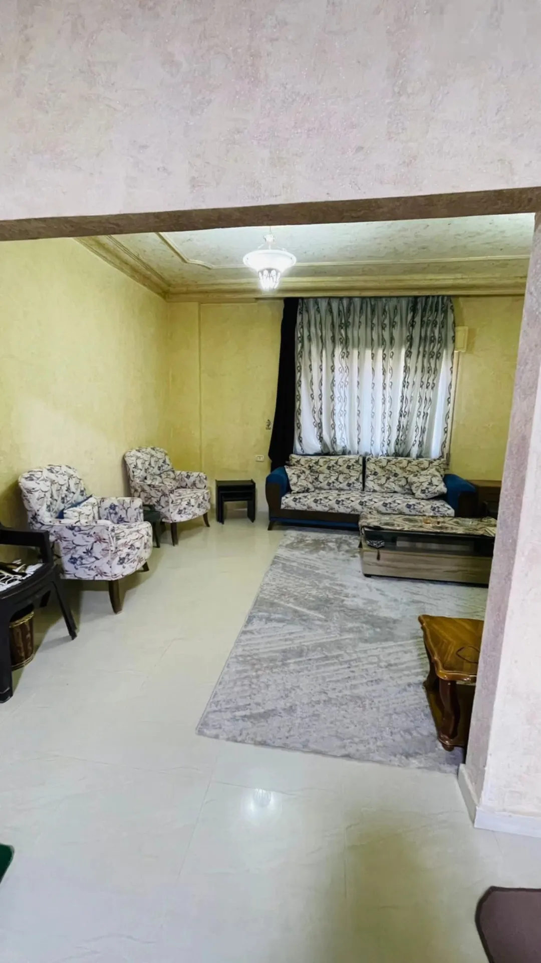 شقة سكنية مميزة للبيع في مادبا