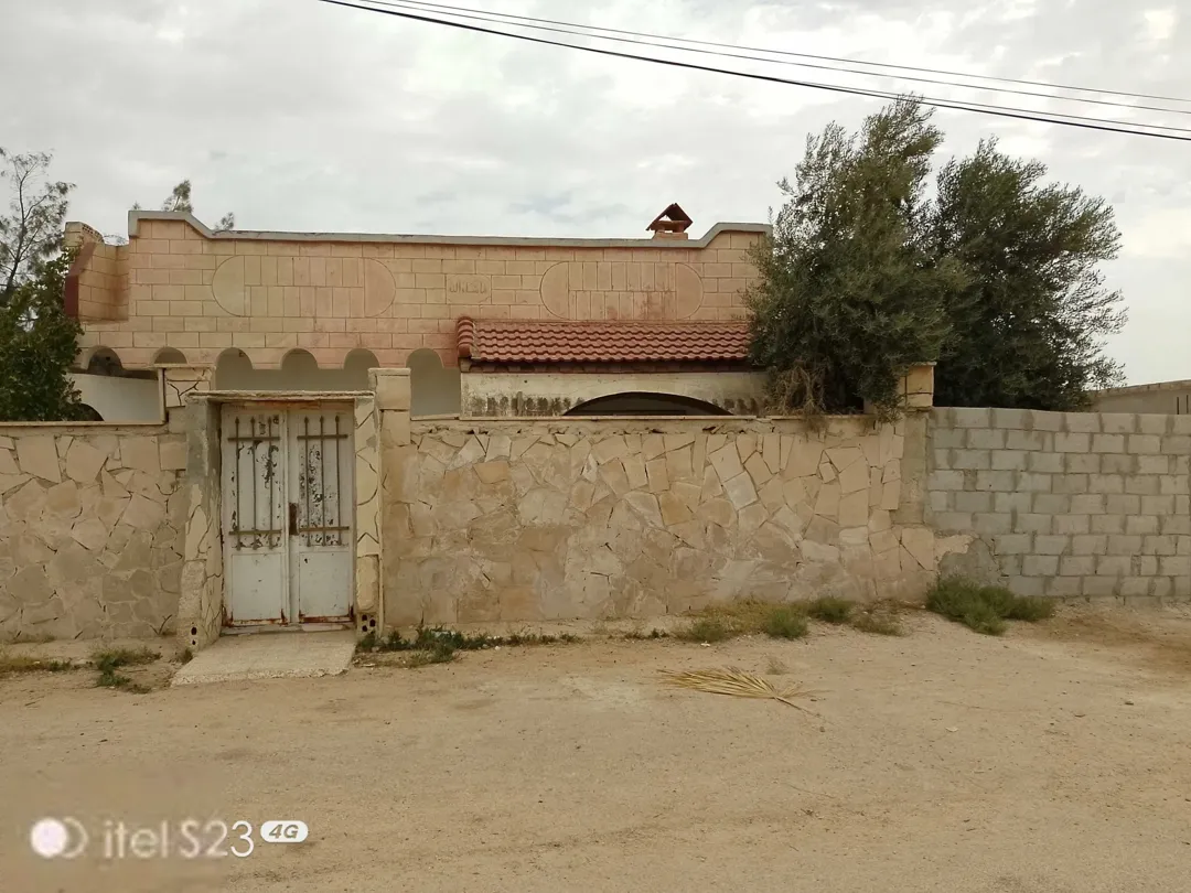 المفرق الخالديه حي المبروكه يبعد عن الشارع الرئيسي 7دقائق مشي مساحة الارض 285م مساحة البنا 150م