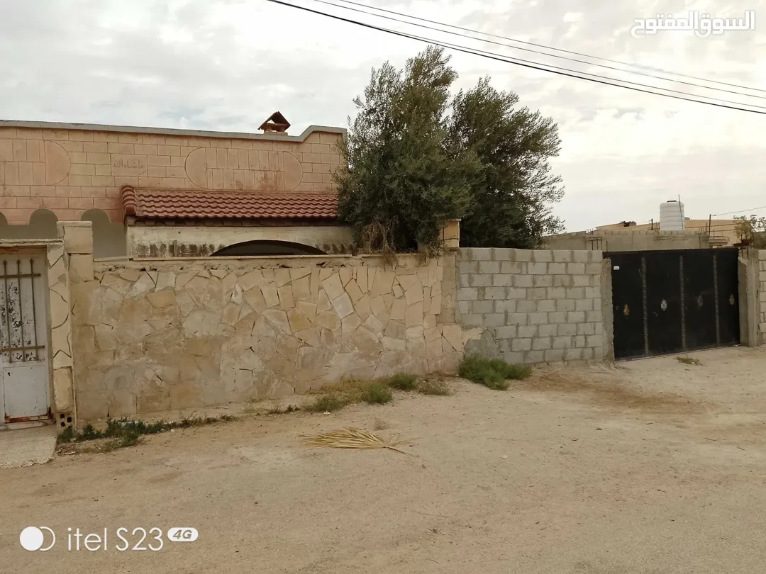 المفرق الخالديه حي المبروكه يبعد عن الشارع الرئيسي 7دقائق مشي مساحة الارض 285م مساحة البنا 150م