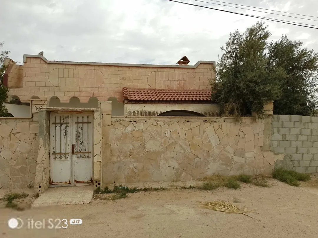 المفرق الخالديه حي المبروكه يبعد عن الشارع الرئيسي 7دقائق مشي مساحة الارض 285م مساحة البنا 150م