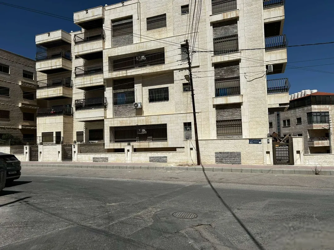 شقة أرضية فخمة للإيجار أو البيع بالقرب من دوار الأكاديمية البحرية – عمان الاردن | ID 588757