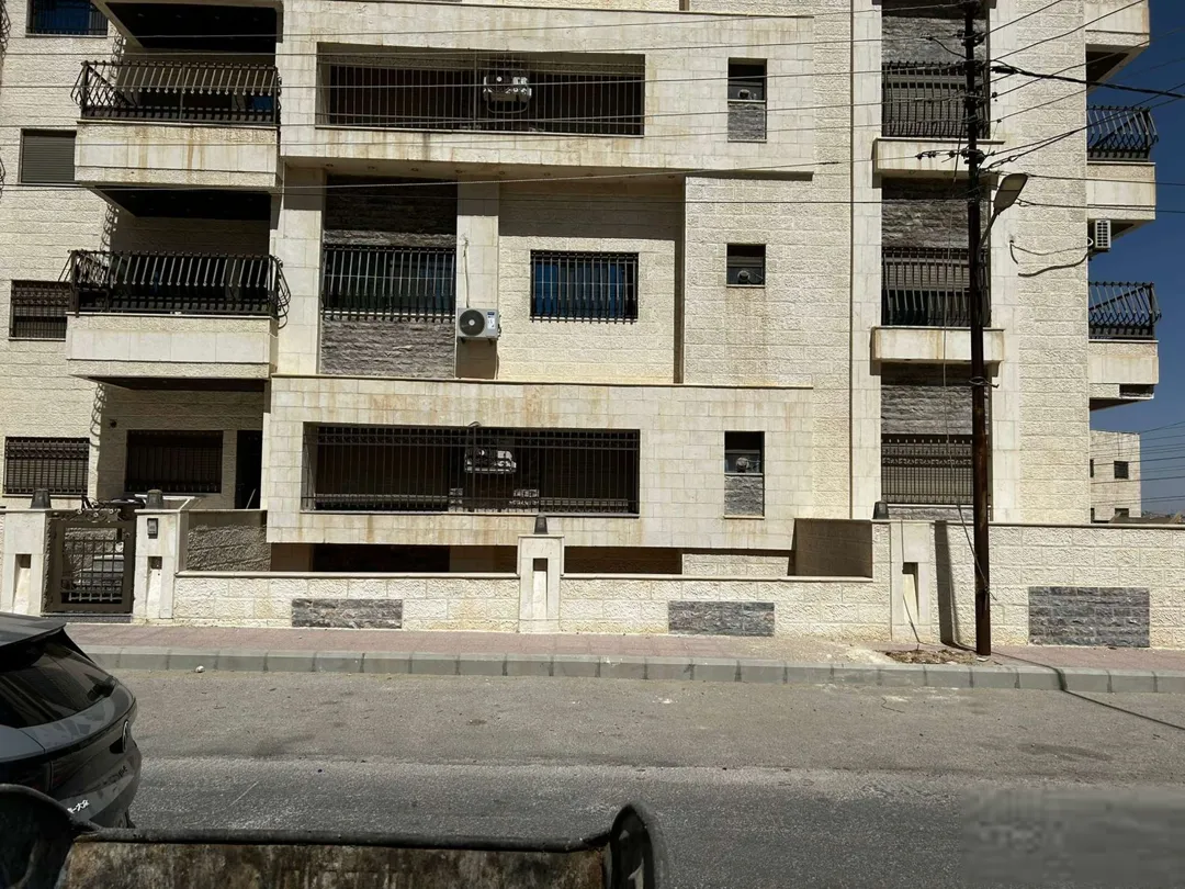 شقة أرضية فخمة للإيجار أو البيع بالقرب من دوار الأكاديمية البحرية – عمان الاردن | ID 588757