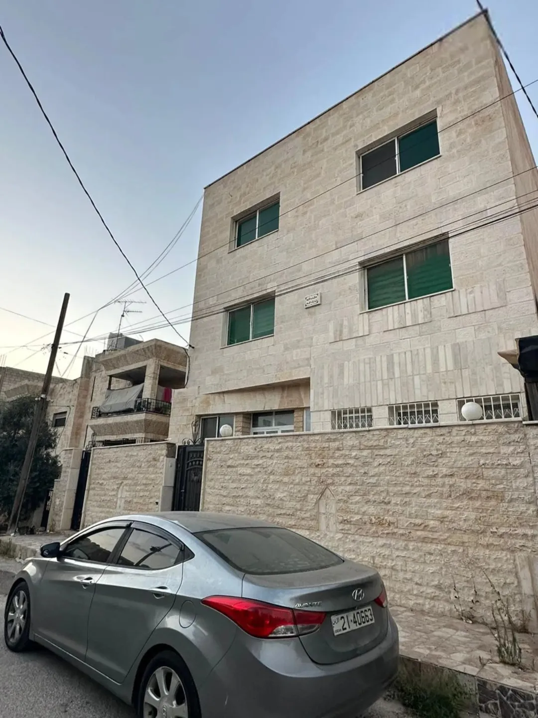 عماره للبيع حي الاطباء ( ضاحيه الحسين)