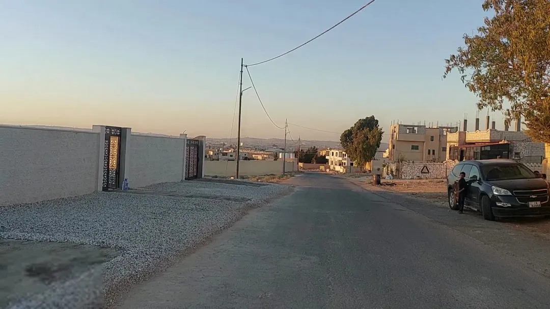 عقار فيلا بيت مستقل مع الارض عبارة عن شقتين جديد لم يسكن