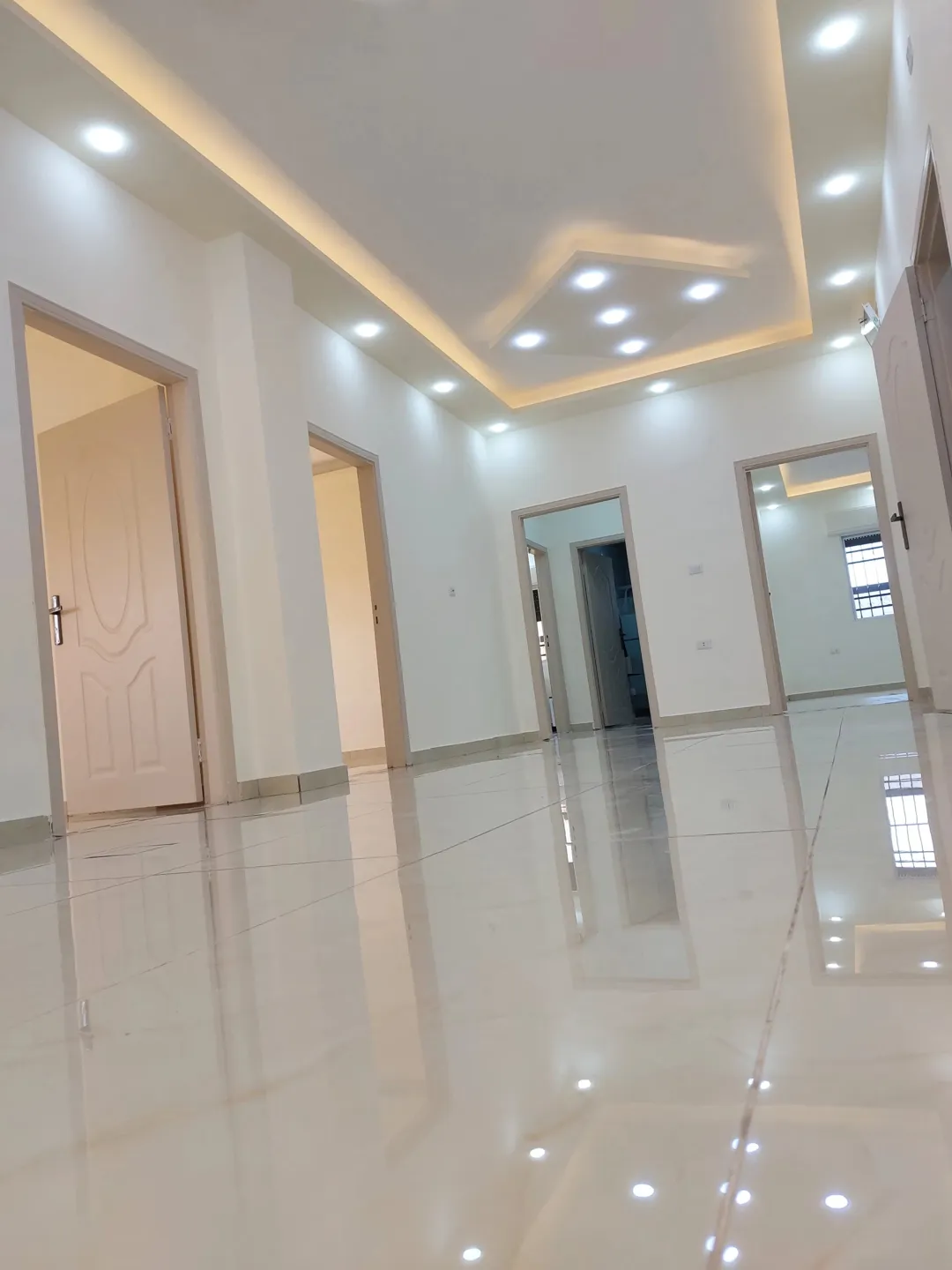 عقار فيلا بيت مستقل مع الارض عبارة عن شقتين جديد لم يسكن