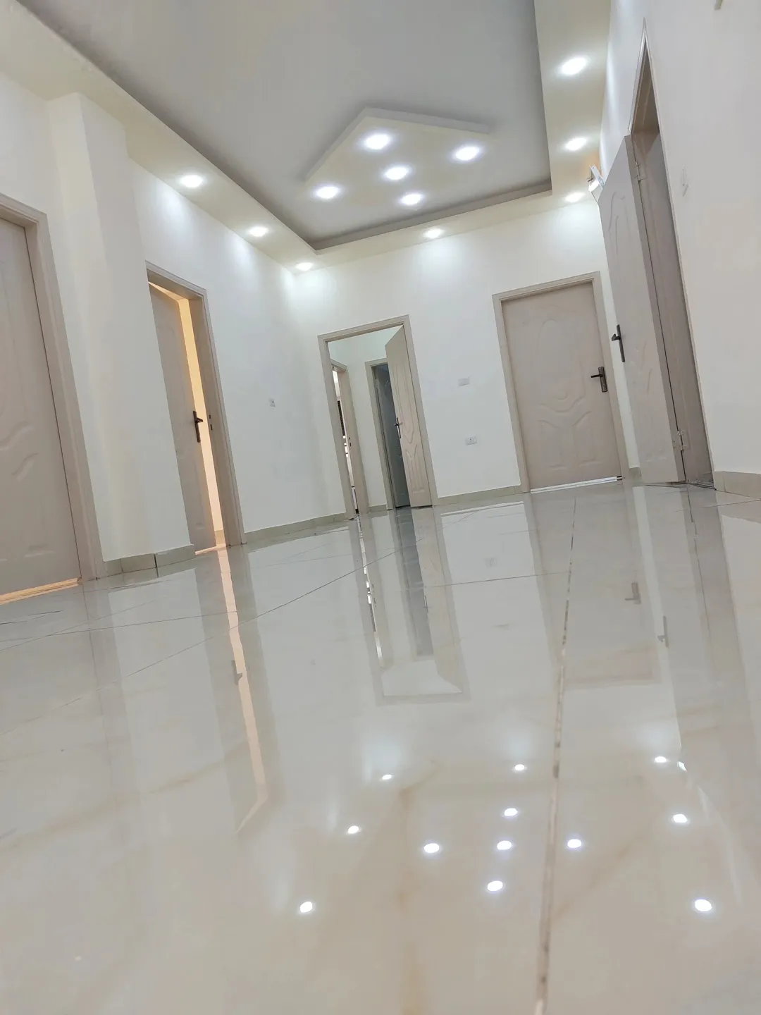 عقار فيلا بيت مستقل مع الارض عبارة عن شقتين جديد لم يسكن