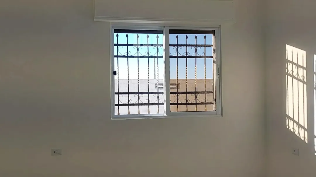 عقار فيلا بيت مستقل مع الارض عبارة عن شقتين جديد لم يسكن