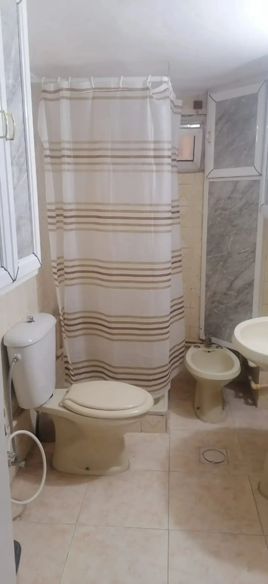 عمارة استثمارية للبيع في إربد – الحي الشرقي