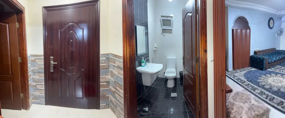 شقة واسعة ومميزة بتصميم فريد: طابق تسوية وأرضي