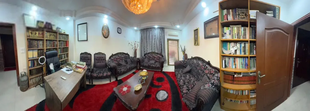 شقة واسعة ومميزة بتصميم فريد: طابق تسوية وأرضي