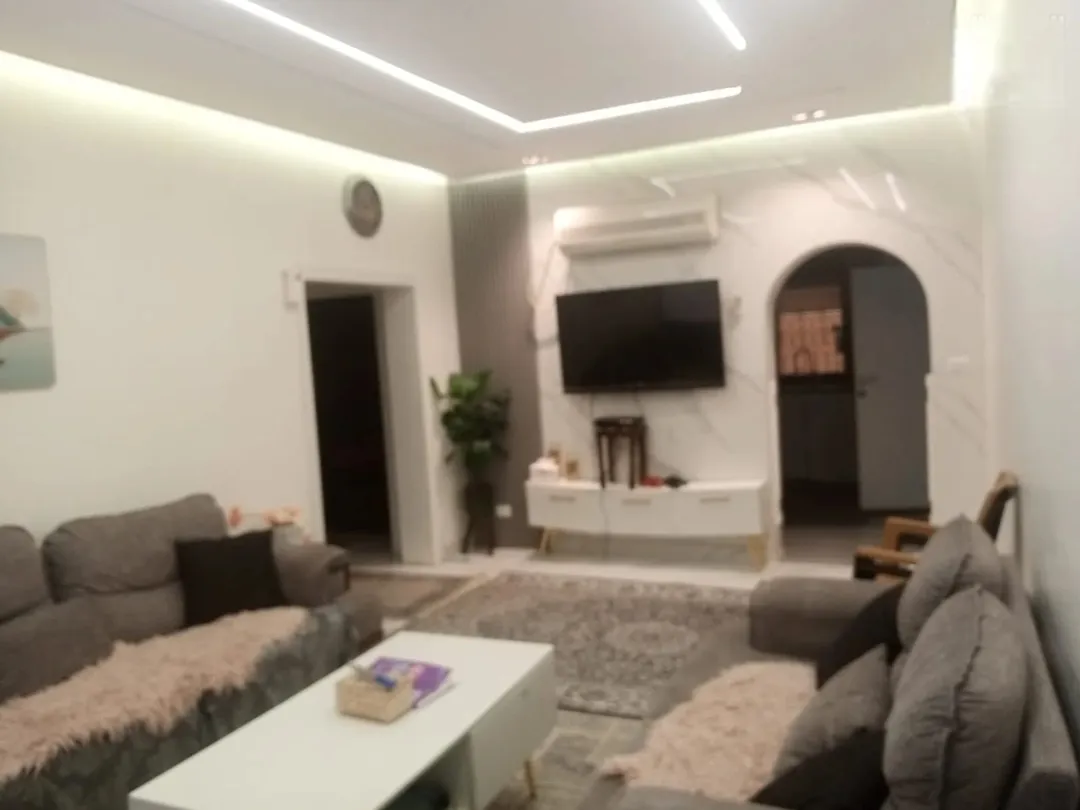 بيت مستقل عمان ام نواره مسطح الأرض 266 مسطح البناء 175 عمر البناء 25سنه السعر المطلوب 60الف واتس