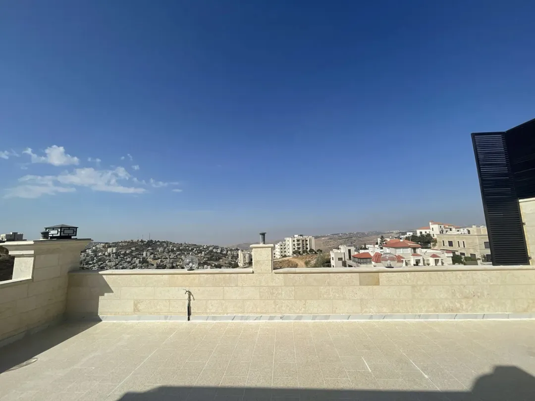 شقة دوبلكس مع روف إطلالة مميزة للبيع
