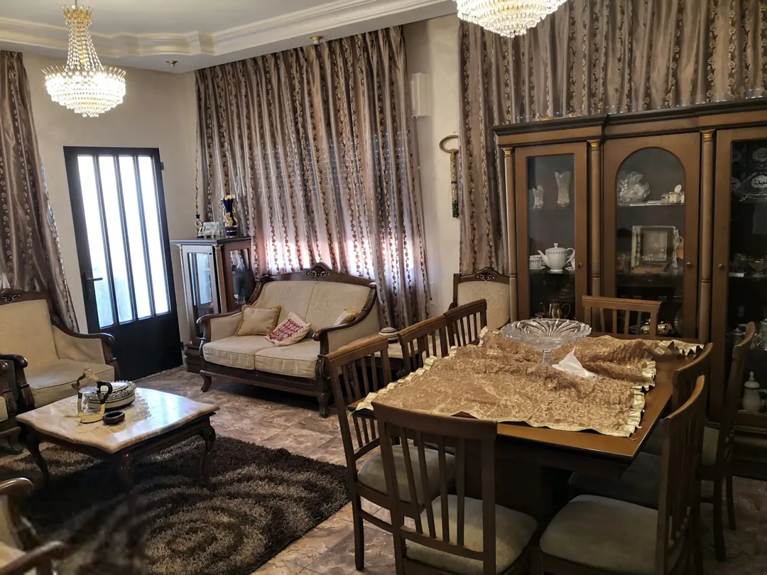 شقة طابقية ديلوكس مع ترسات واسعة للبيع (روف طابقي)جبل الحسين مباشرة 303 متر مربع بالكوشان