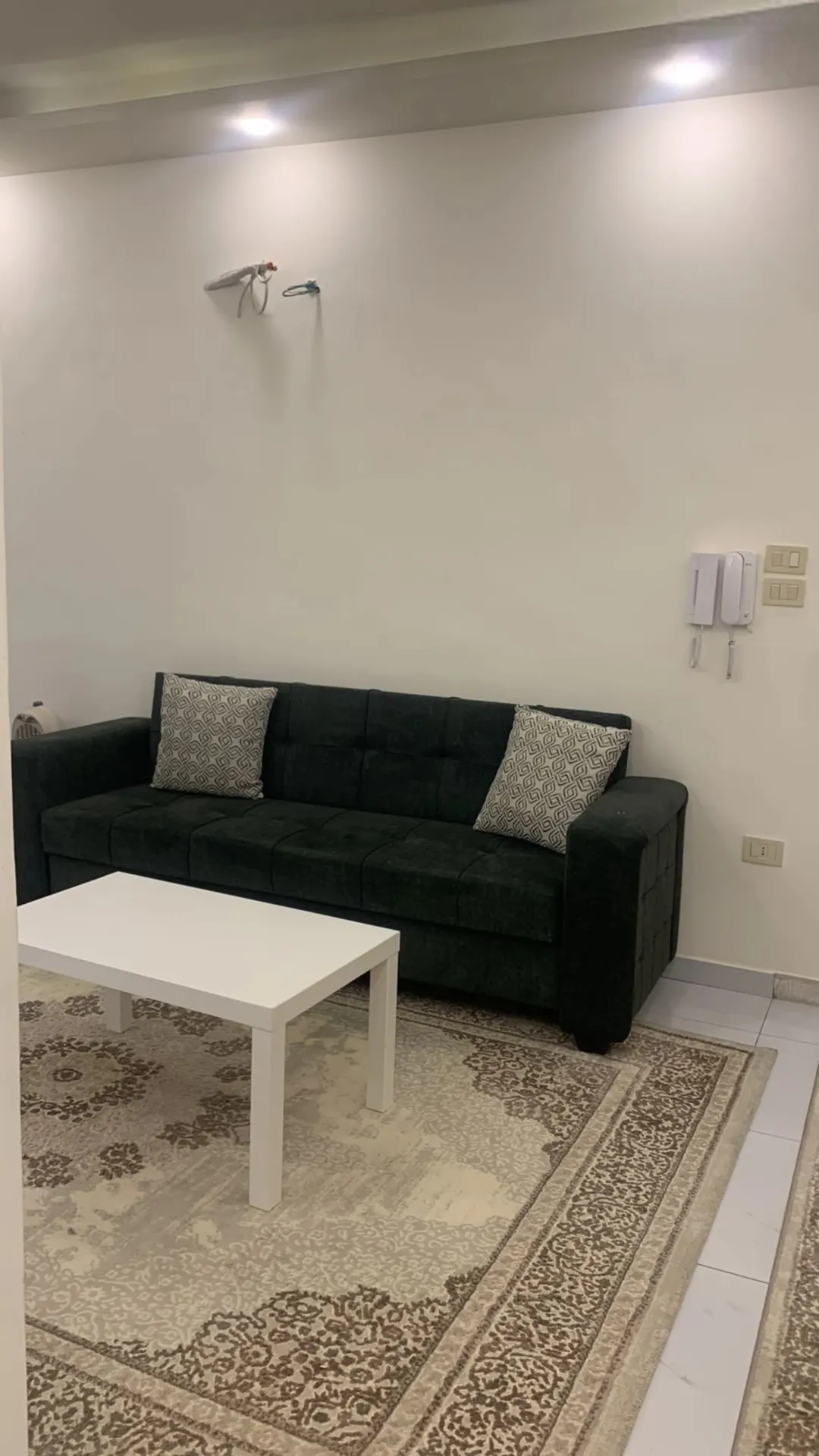 شقة طابق أرضي فاخرة مع مدخل مستقل وكراج خاص
