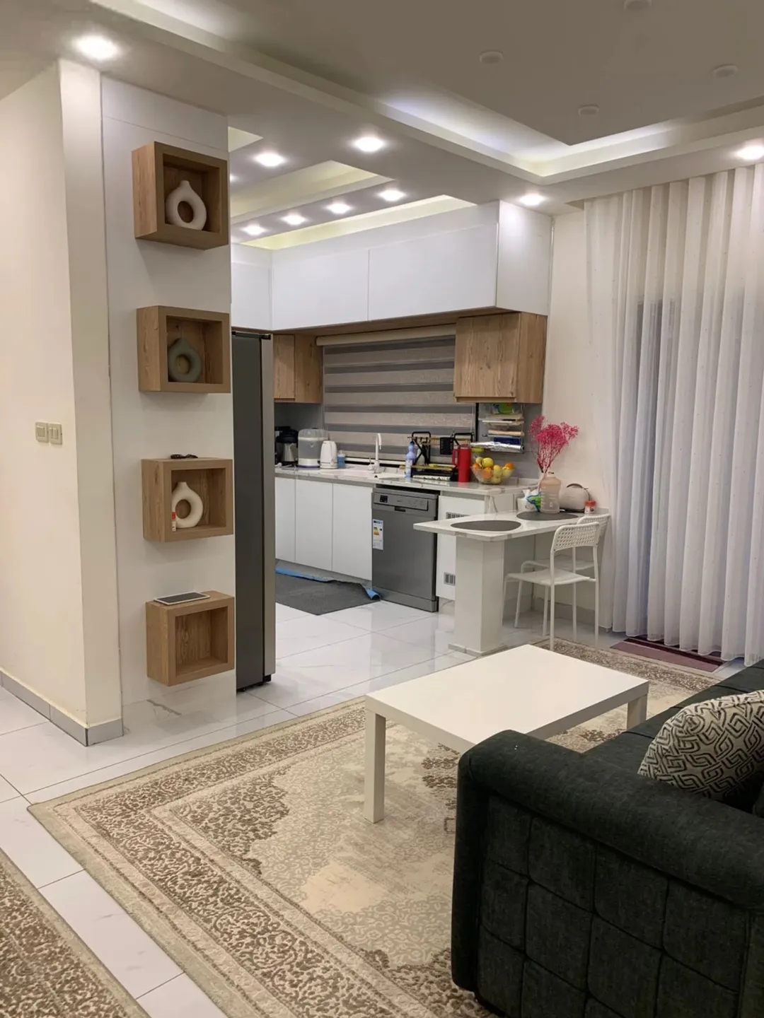 شقة طابق أرضي فاخرة مع مدخل مستقل وكراج خاص