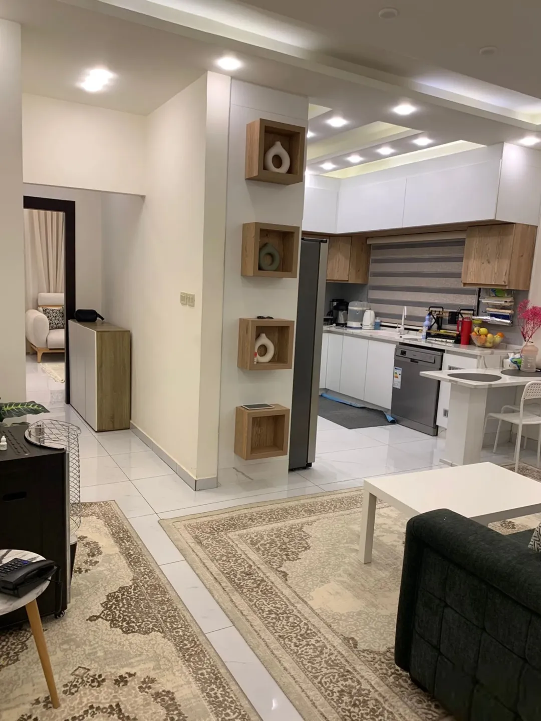 شقة طابق أرضي فاخرة مع مدخل مستقل وكراج خاص