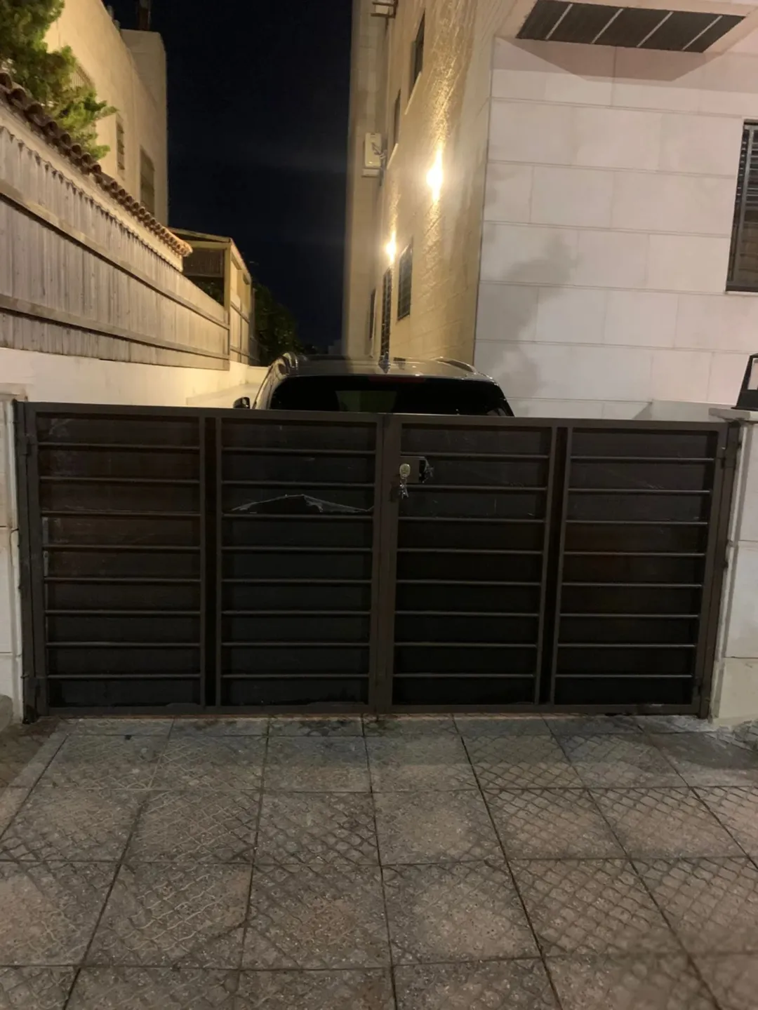 شقة طابق أرضي فاخرة مع مدخل مستقل وكراج خاص