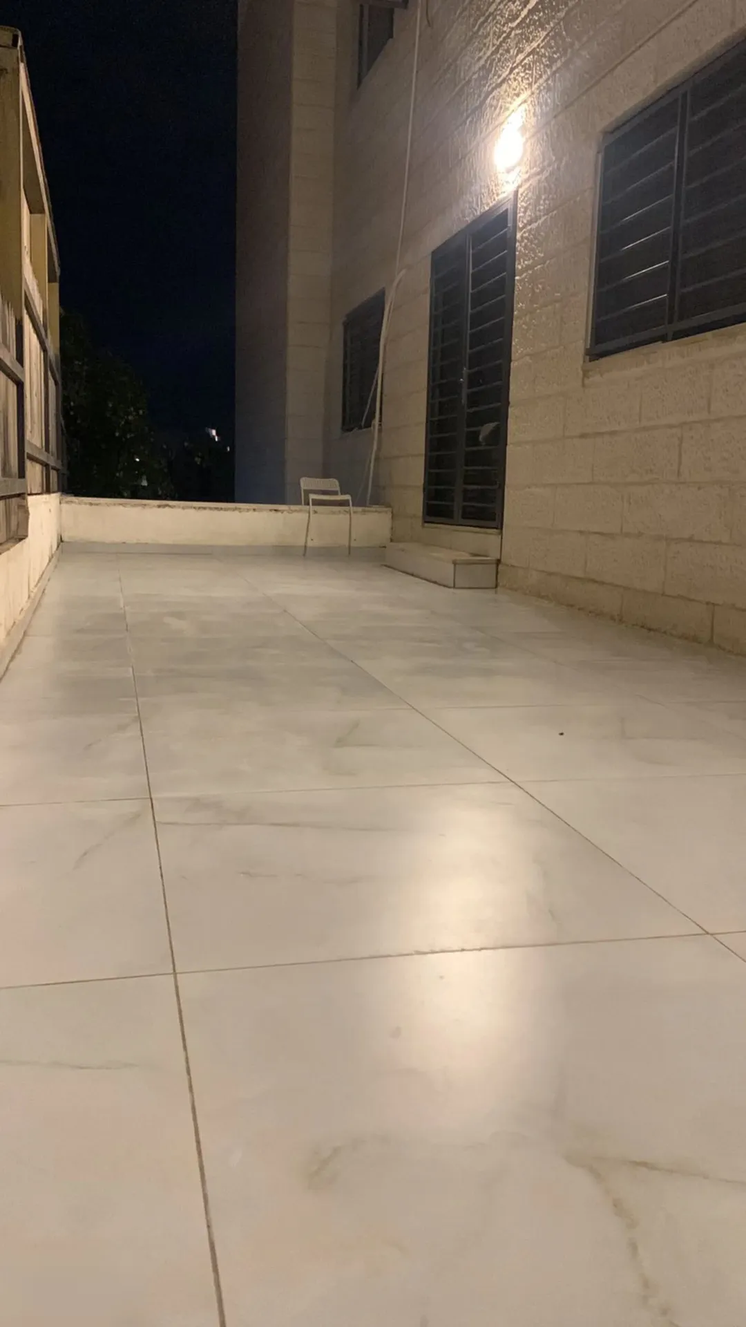 شقة طابق أرضي فاخرة مع مدخل مستقل وكراج خاص