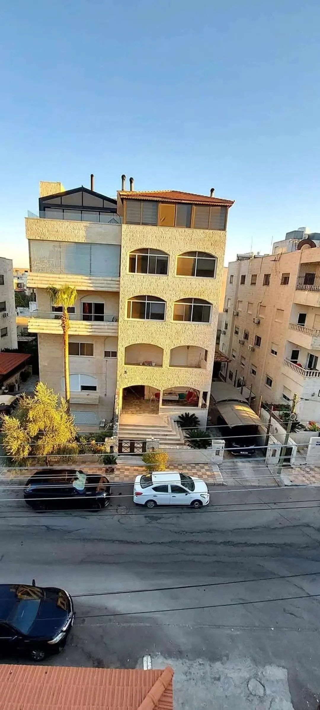 شقة طابق ثالث مع روف في ارقى مناطق الجندويل بالقرب بجانب حديقة الوحدة — صورة 3