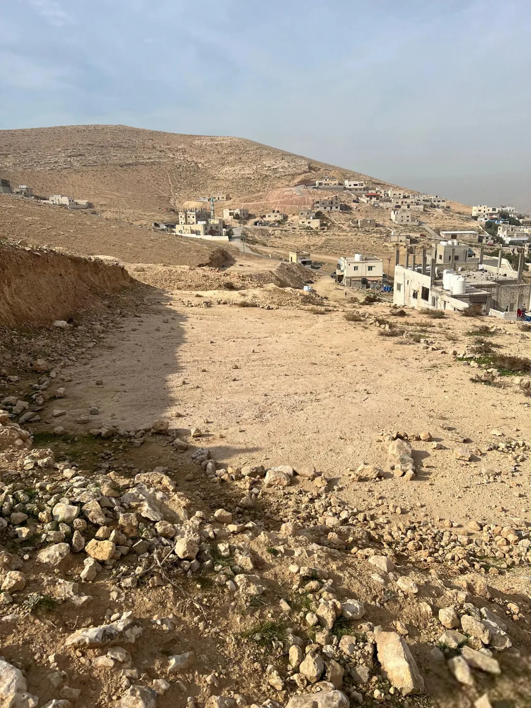 أرض للبيع في أبو الزيغان رحيل إطلالة على الشارع الرئيسي