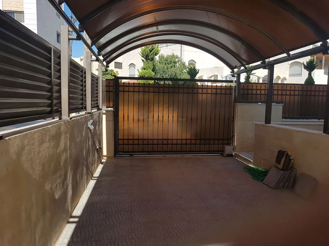 شقة أرضية مفروشة فاخرة للإيجار السنوي في ام اذينة – عمان الاردن | ID 589847