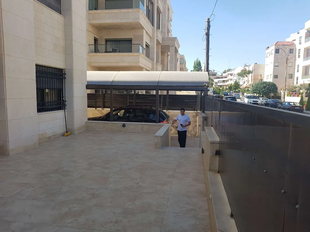 شقة أرضية مفروشة فاخرة للإيجار السنوي في ام اذينة – عمان الاردن | ID 589847