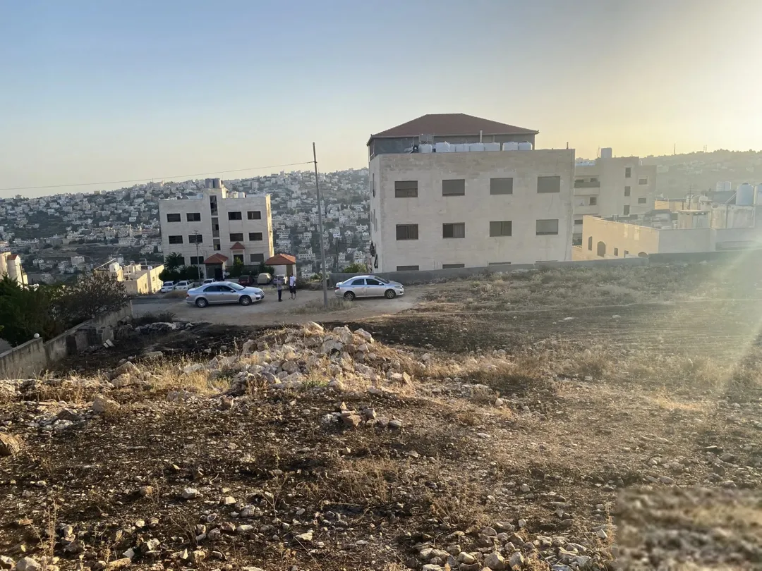 أرض سكنية بإطلالة بانورامية في منطقة البحيرة