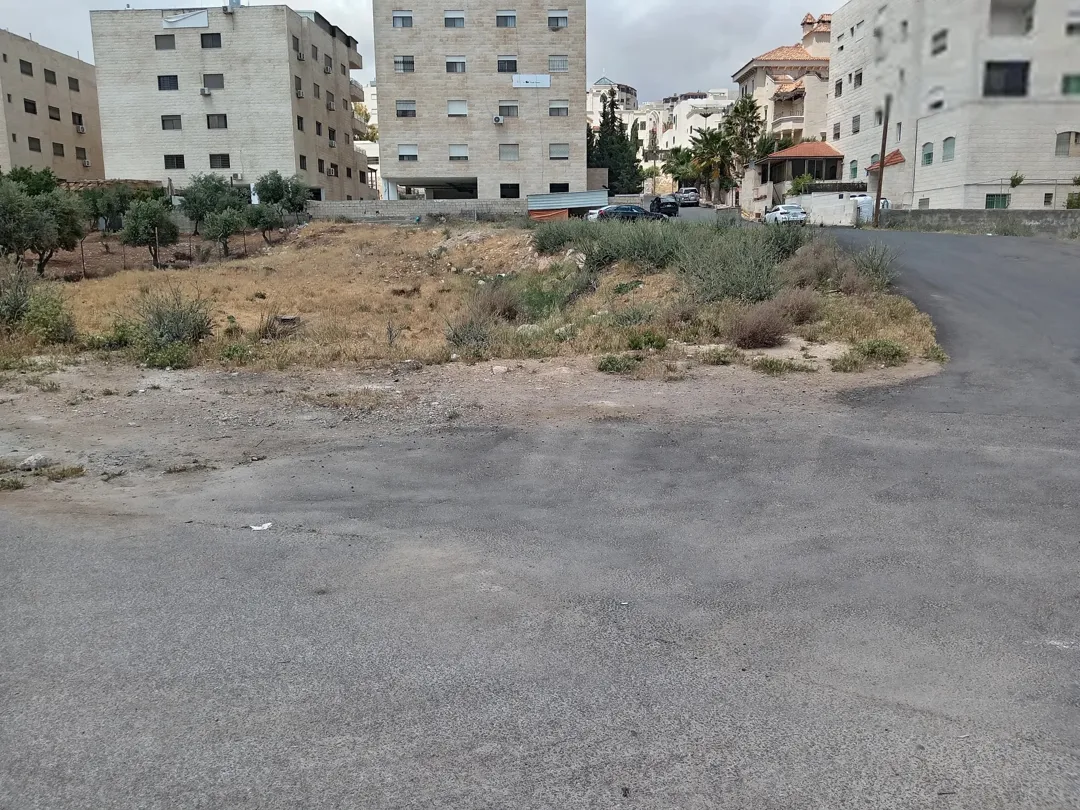 أرض مميزة في الجبيهة أم زويتينة للبيع تصلح لفيلا أو إسكان مساحتها 965 متر