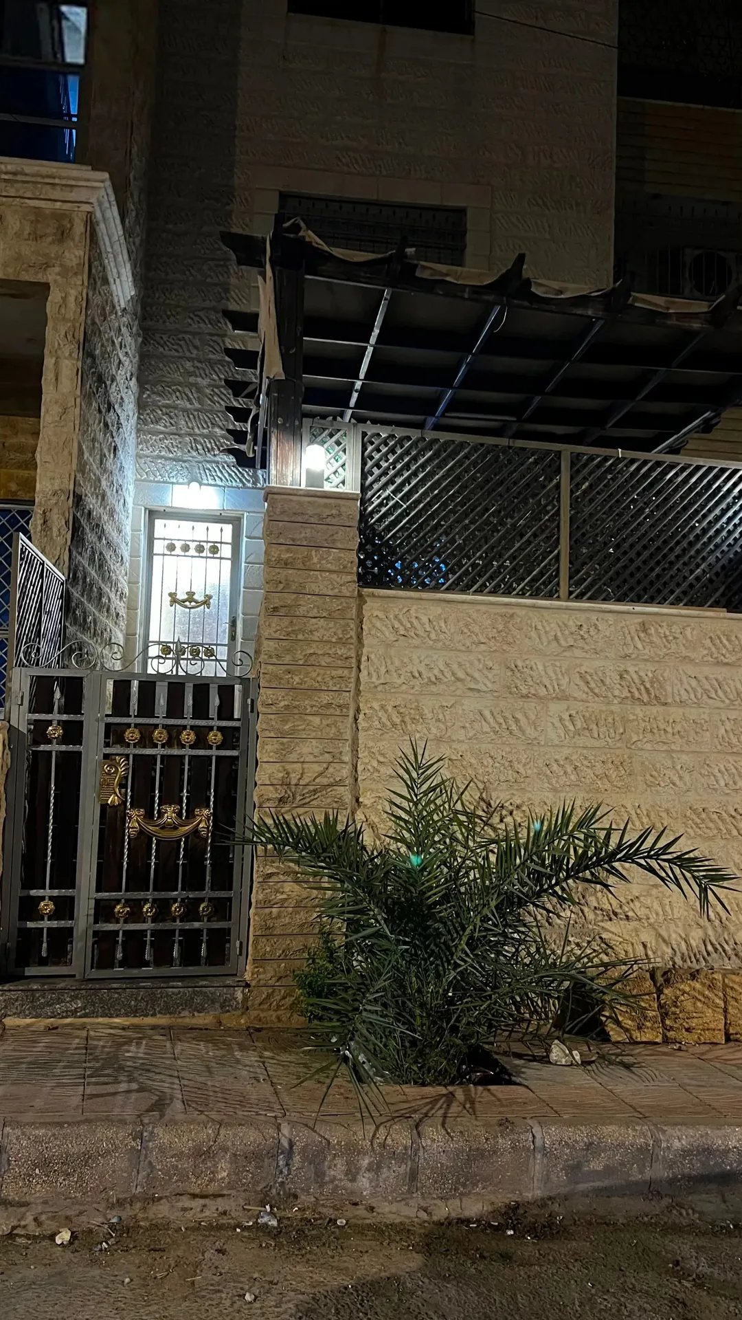 شقة ارضية مع ترس في طبربور للبيع