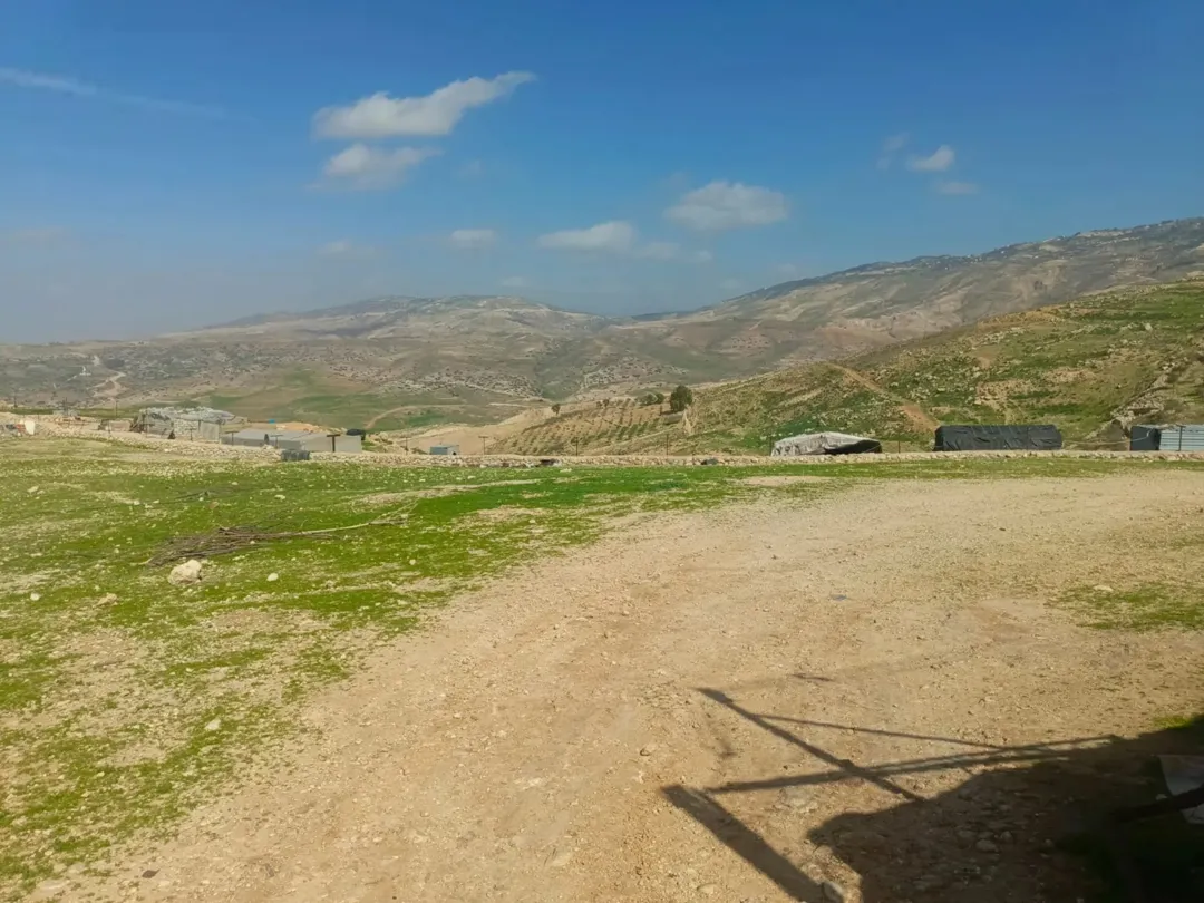 أرض زراعية في السلط بإطلالة خلابة على جبال فلسطين