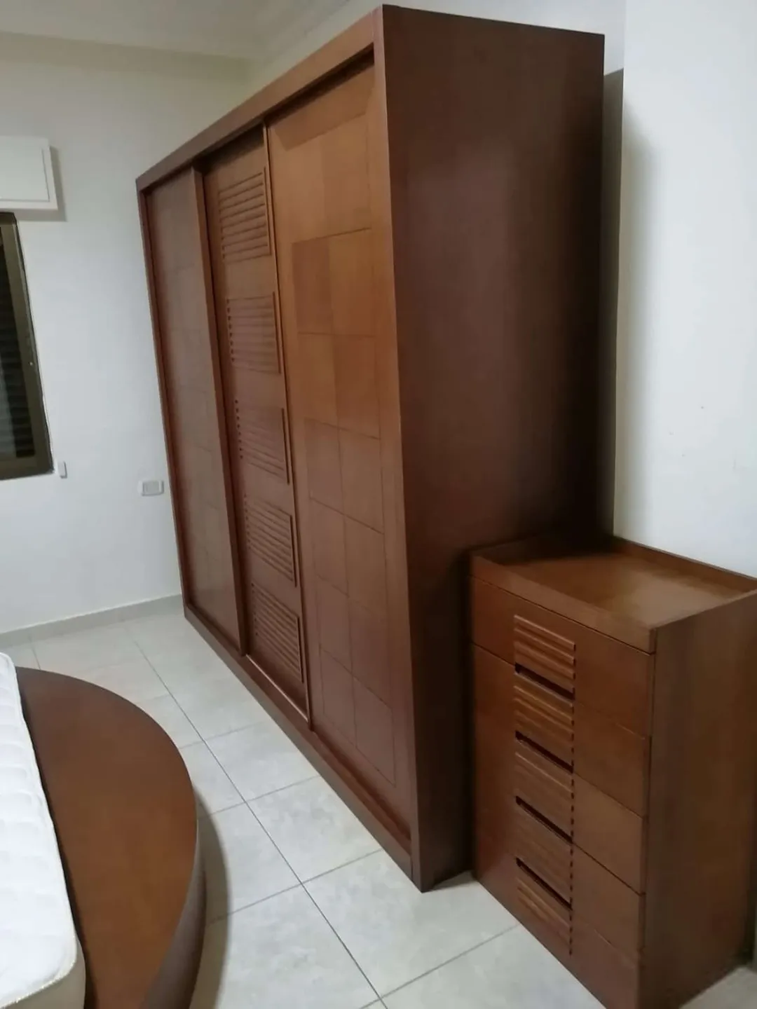 شقة أرضية فاخرة 130 مترًا في دير غبار بتراس 125 مترًا ومفروشة بالكامل – عمان الاردن | ID 590161