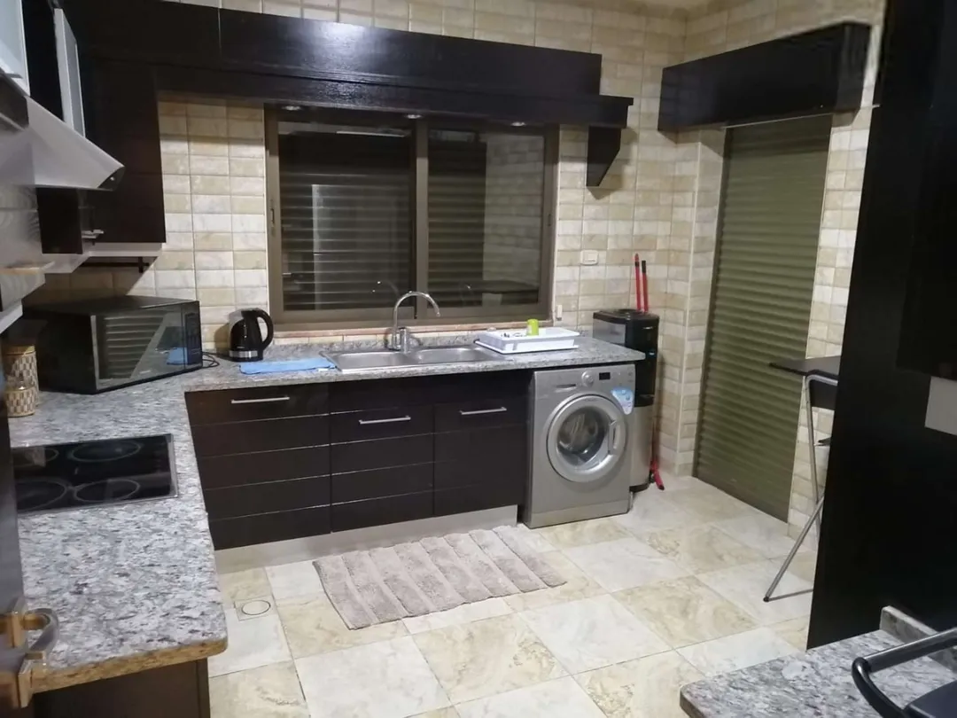 شقة أرضية فاخرة 130 مترًا في دير غبار بتراس 125 مترًا ومفروشة بالكامل – عمان الاردن | ID 590161