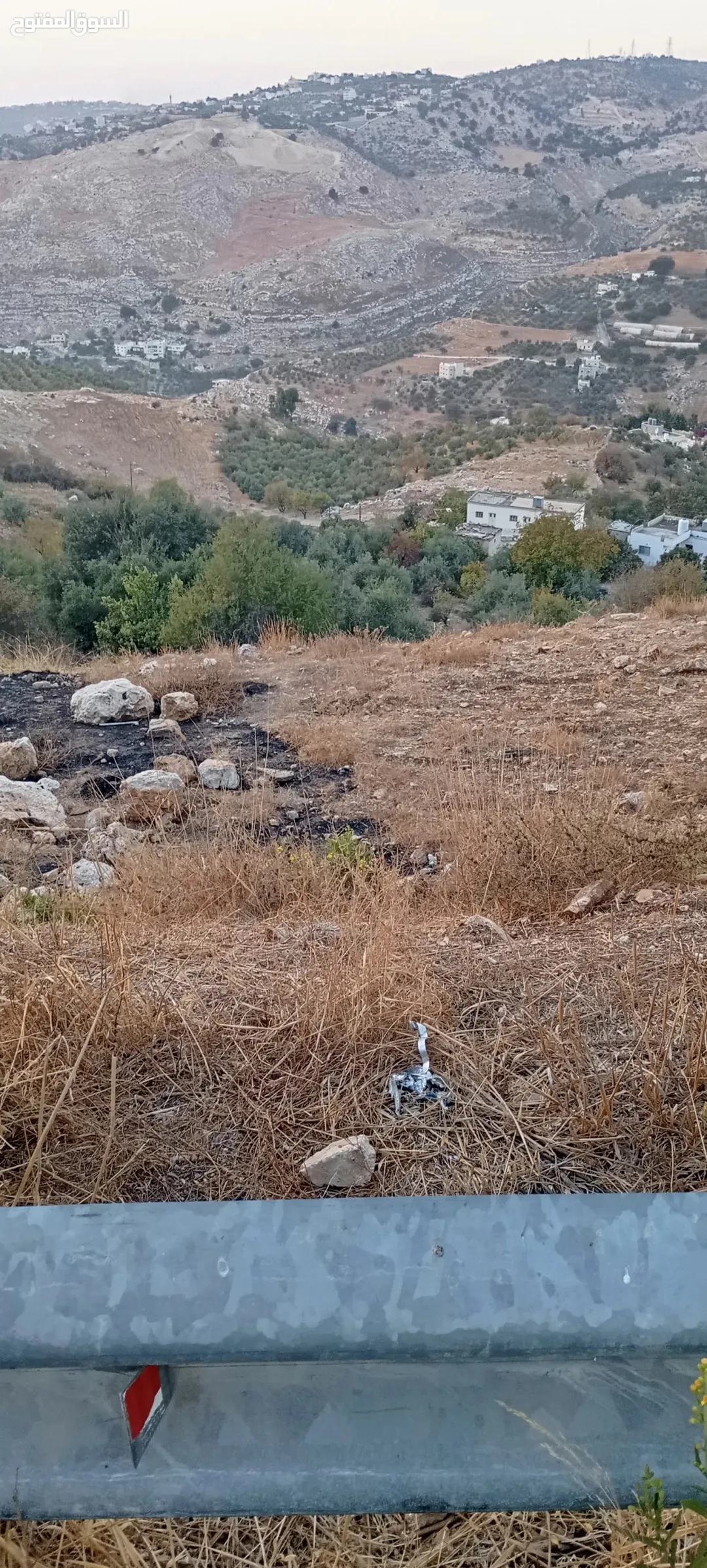 ارض مميزة مطلة ابو السوس غرب عمان عدة قطع في المنطقة.