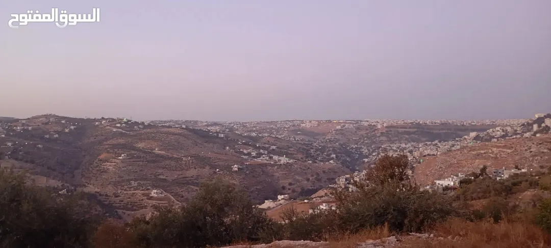ارض مميزة مطلة ابو السوس غرب عمان عدة قطع في المنطقة.