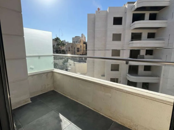 شقة جديدة ساحرة بعبدون خطوات من السفارة الأمريكية – غرفتا نوم رائعتان بمساحة 75 متر مربع – عمان الاردن