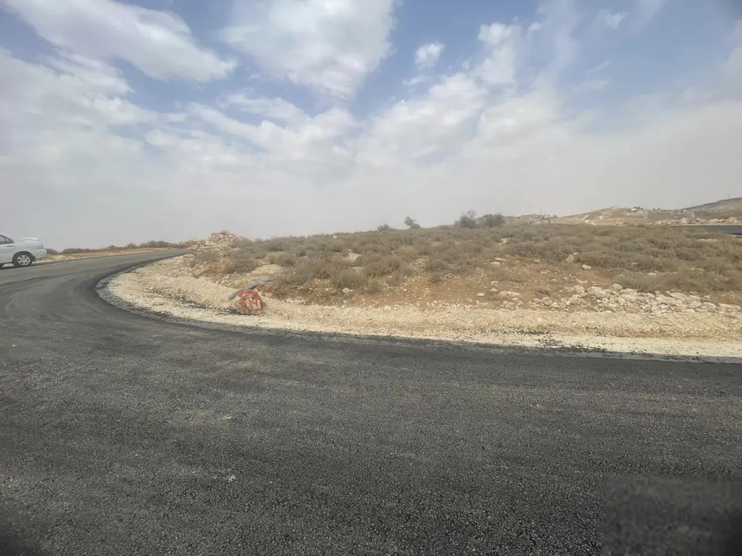 قطعة ارض أطلالة رائعة على حد شفا بدران منطقة ( بيرين ) على اعلى اطلاله مطله على عمان