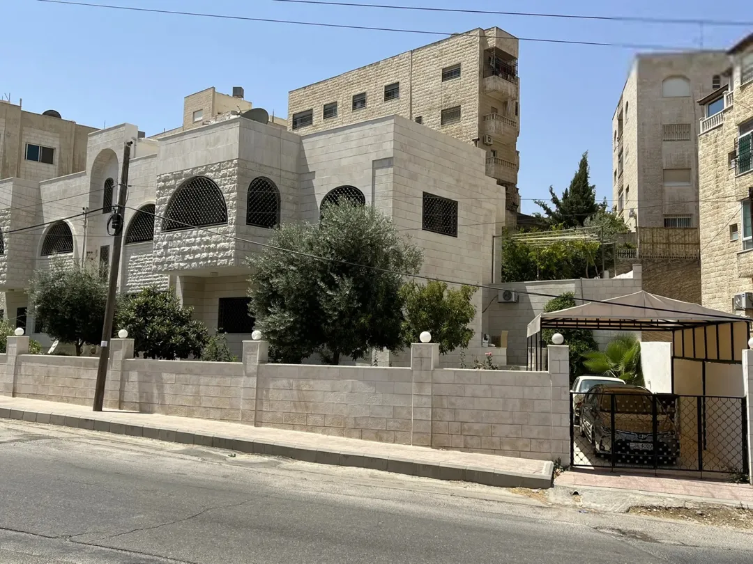 عمارة طابقين / 4 شقق للبيع