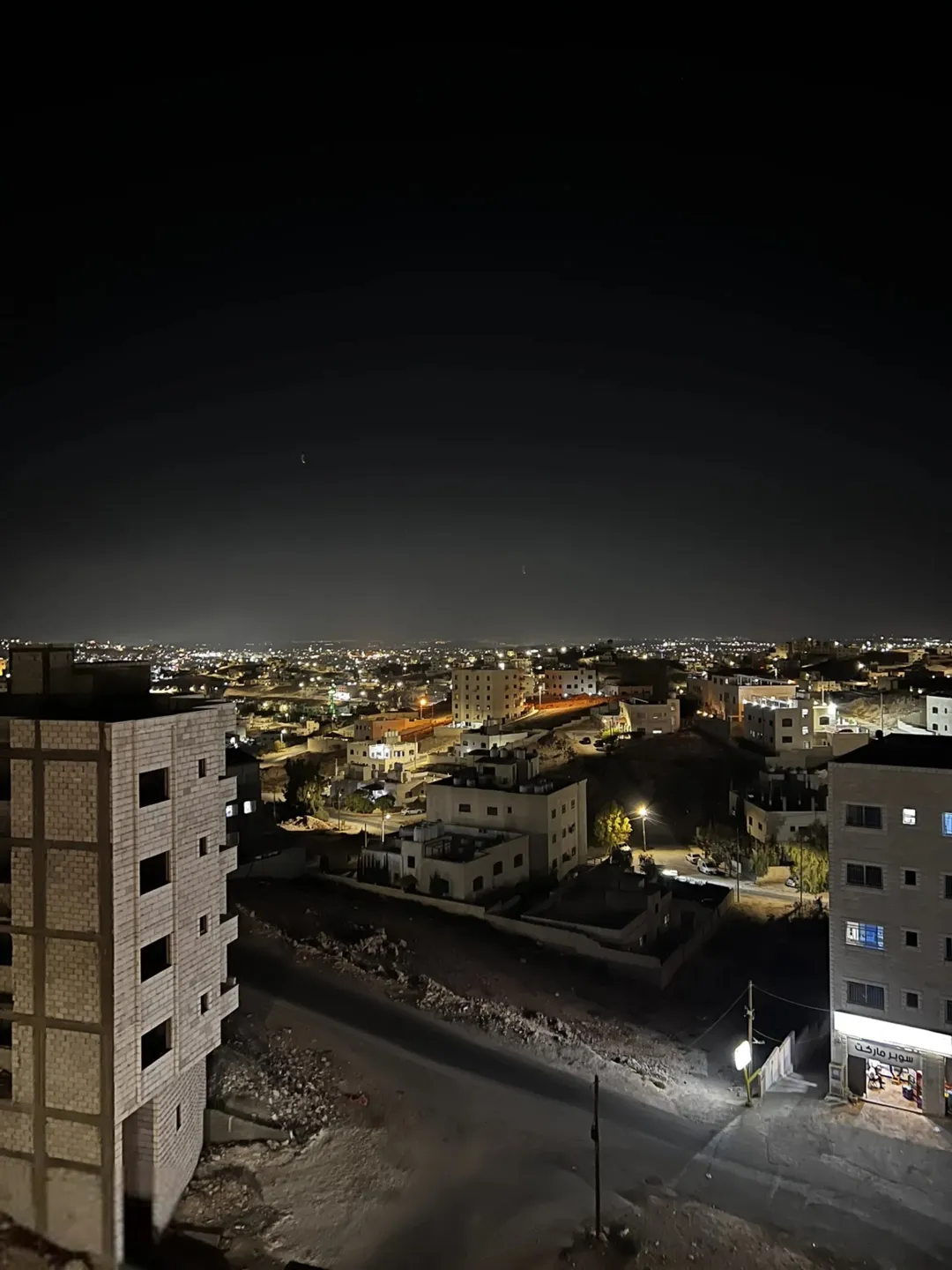 شقة روف فاخرة للبيع في الزرقاء – ضاحية المدينة المنورة