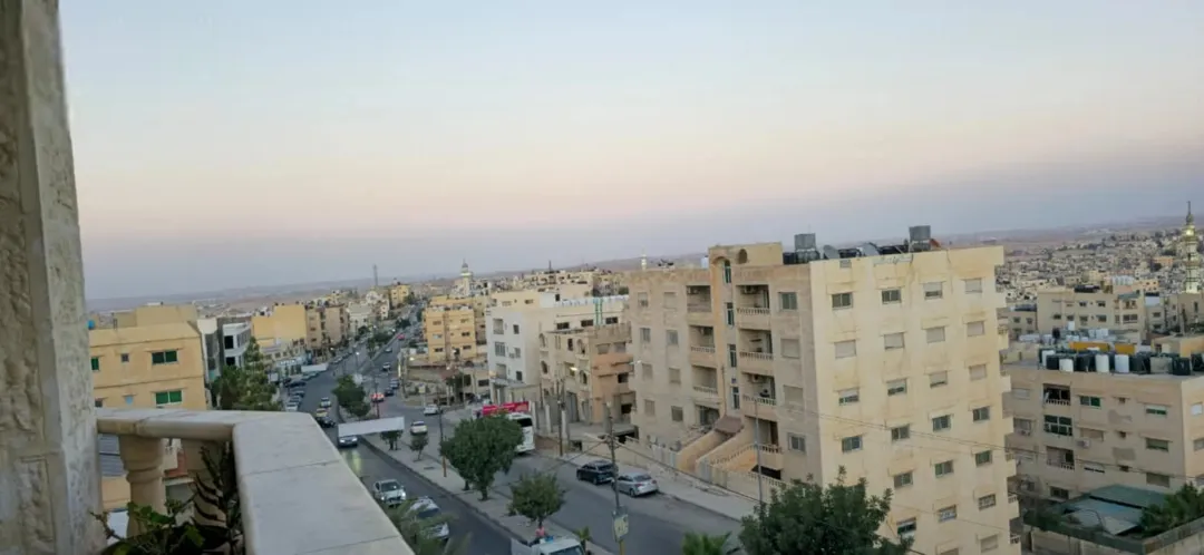 شقة فاخرة للبيع مساحة 200 متر مربع طابق ثالث