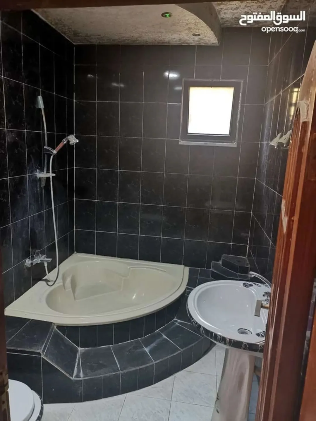 عمارة فاخرة للبيع في موقع استثنائي