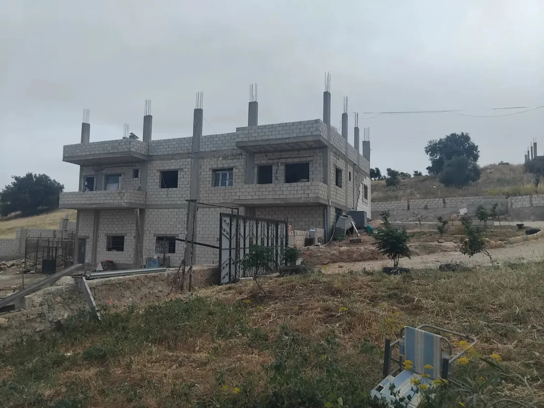 مزرعة زراعية مميزة للبيع في دير السعنة – إربد
