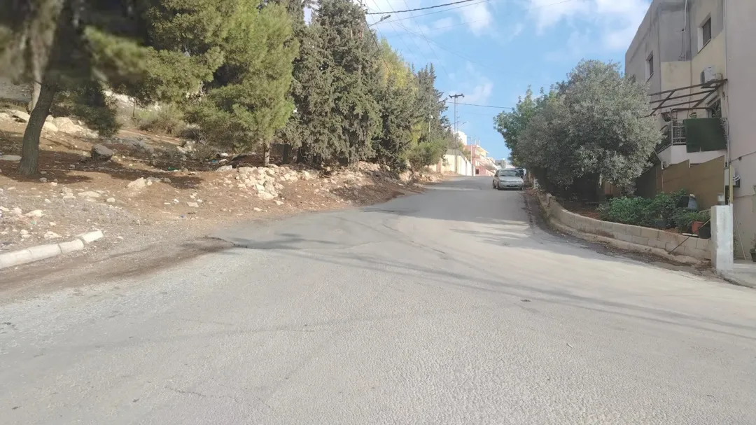أرض سكنية للبيع في المغاريب – السلط موقع مميز على ثلاث شوارع