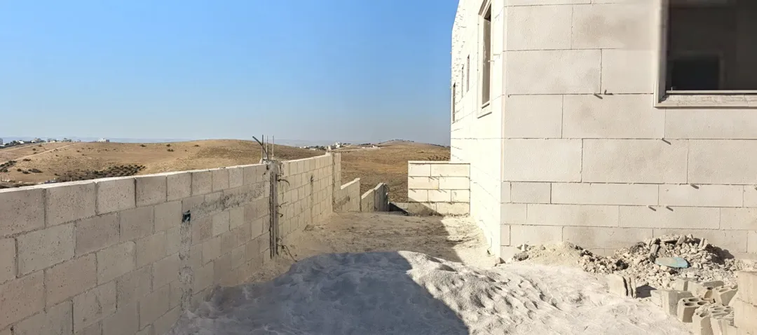 فيلا دوبلكس فاخرة للبيع في رجم الشوف – الزرقاء
