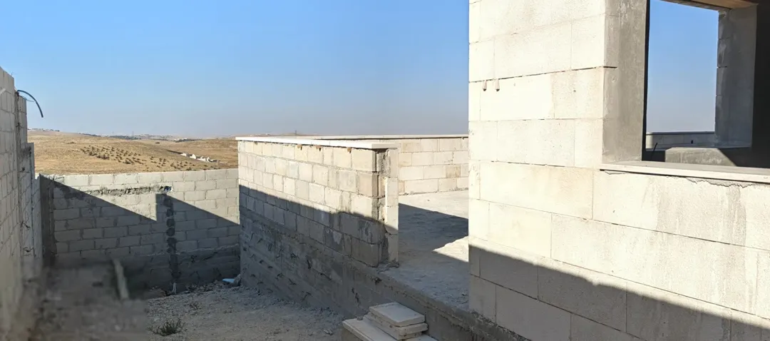 فيلا دوبلكس فاخرة للبيع في رجم الشوف – الزرقاء