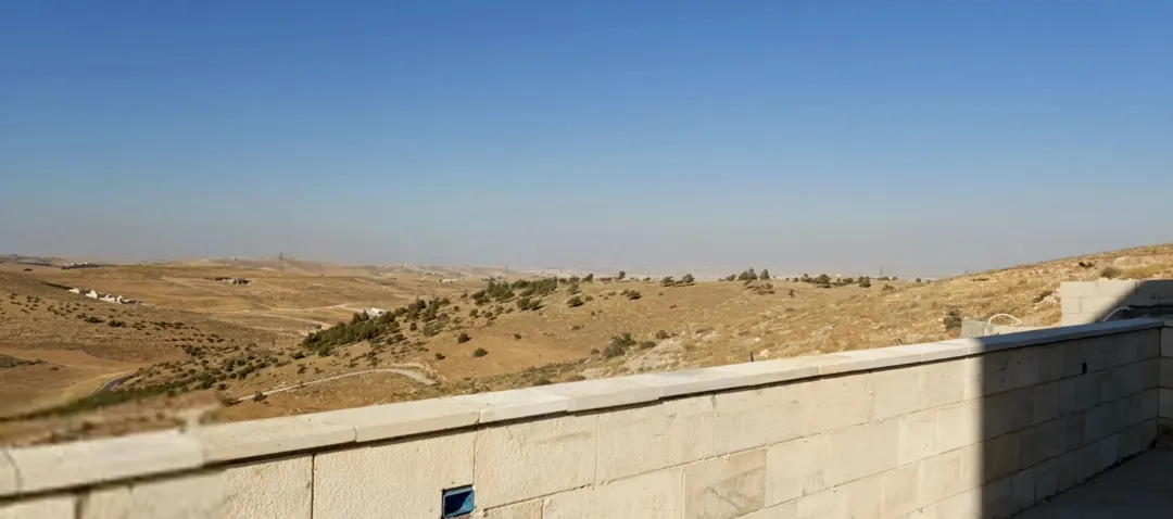 فيلا دوبلكس فاخرة للبيع في رجم الشوف – الزرقاء