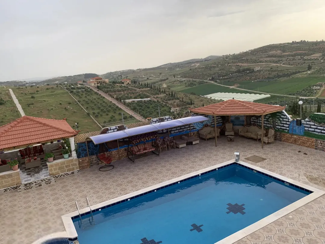 مزرعة وشاليه فاخر للبيع في جرش