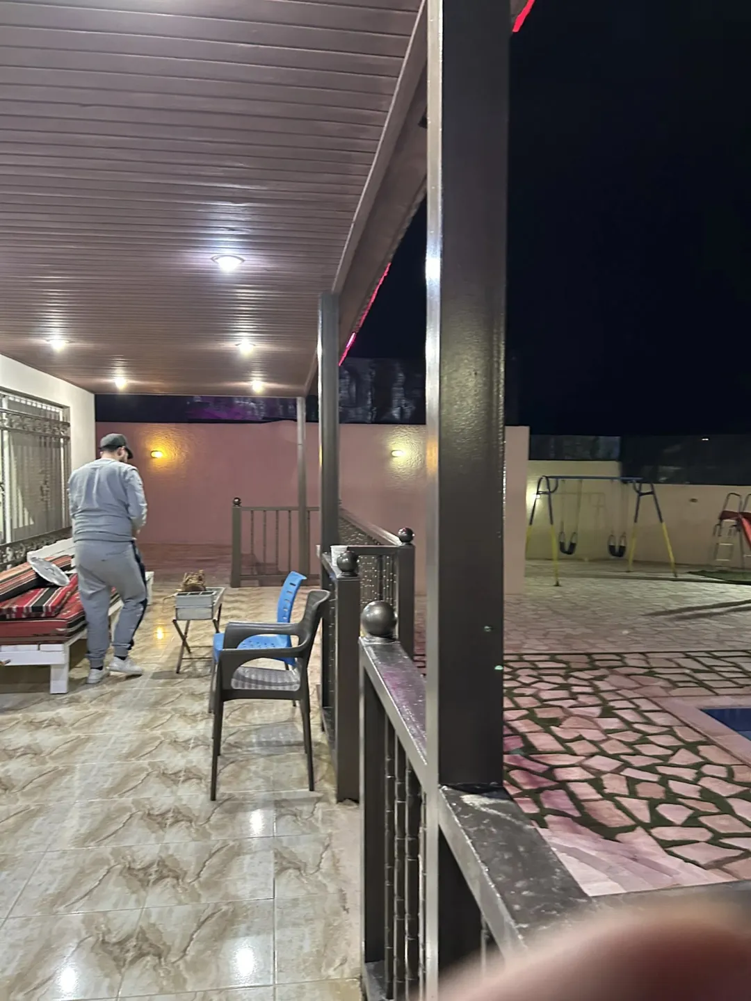 شاليه للبيع على 4 وحدات بمساحة 880 متر بالشونة الجنوبية – الجوفة للمبادلة بشقتين بعمان