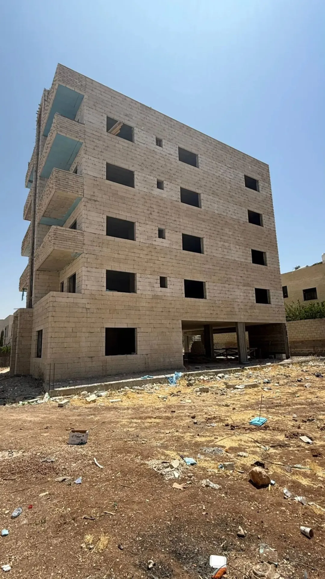 عمارة سكنية للبيع في صافوط – عمان
