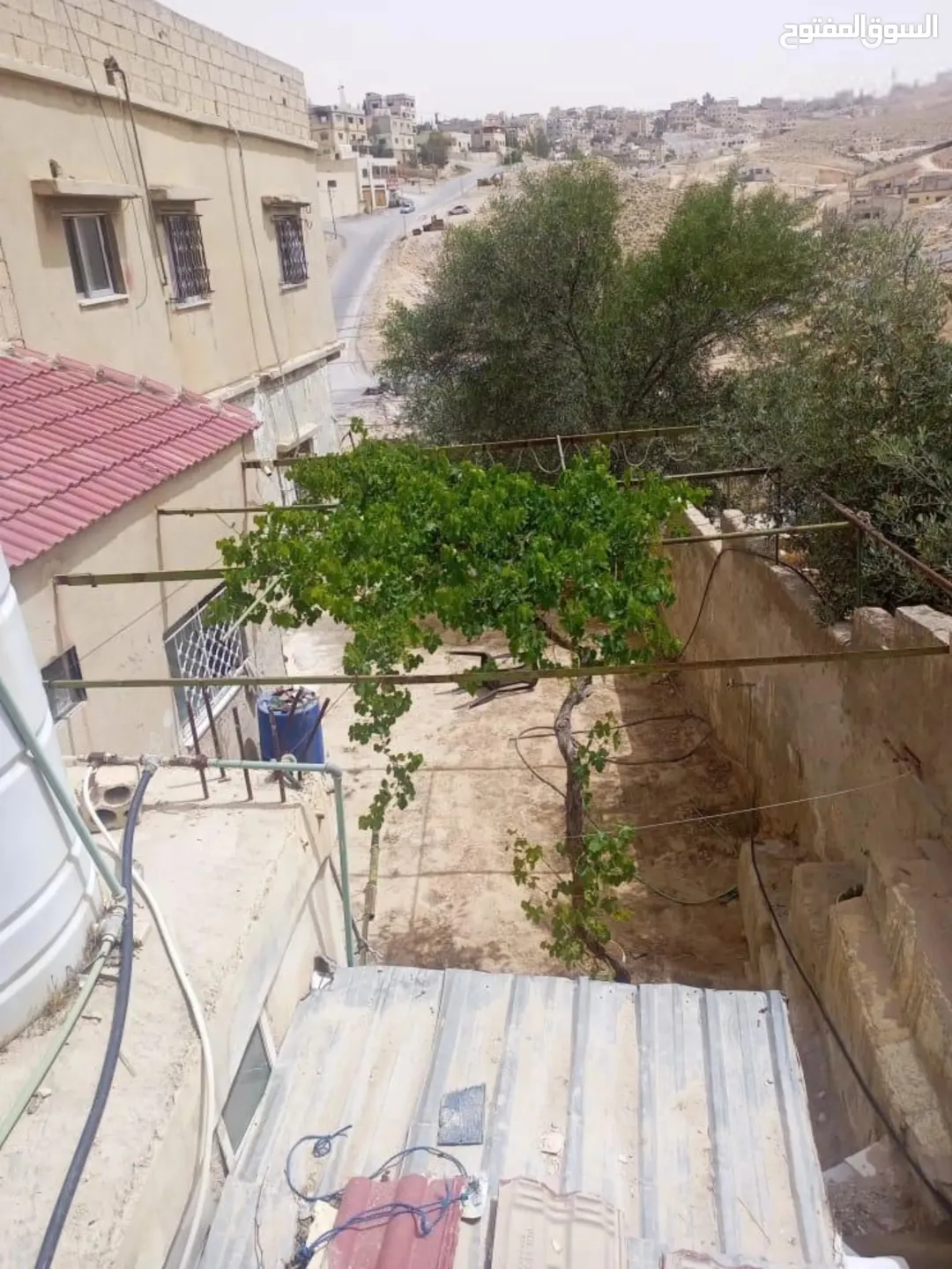 عمارة سكنية تضم 6 شقق للبيع في الزرقاء
